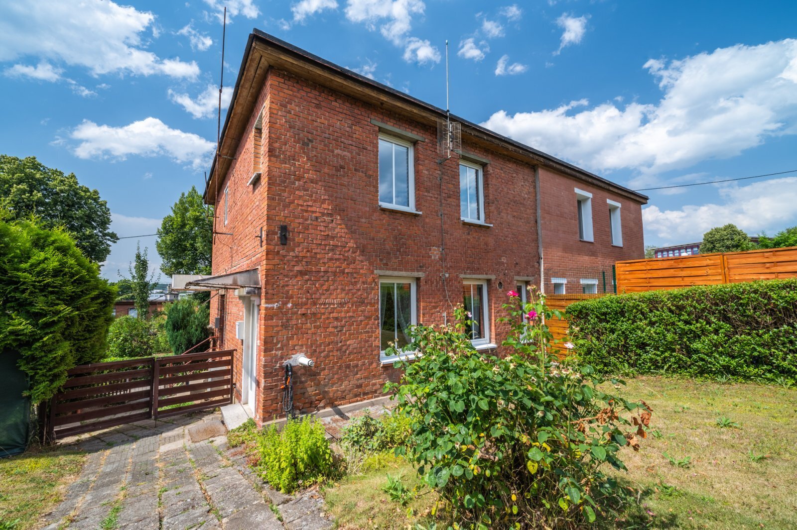 Prodej čtvrt domku se zahradou a parkovacím stáním