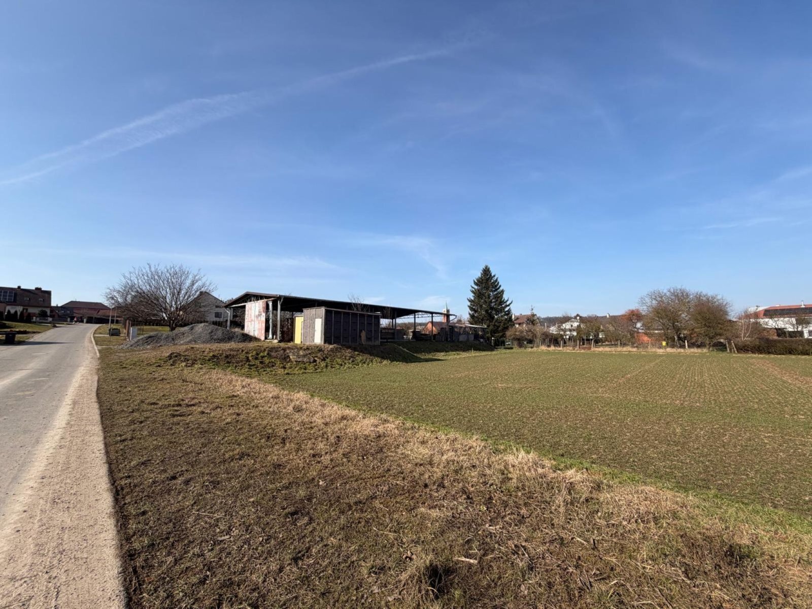 Prodej pozemku v Míškovicích pro komerční využití